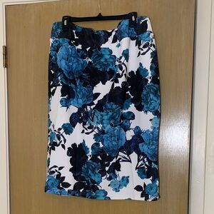 💙🖤💙🖤SUPER CUTE PLUS SIZE 3X LITTLE FLOWERED SKIRT💙🖤💙ALL ELASTIC WAIST🖤